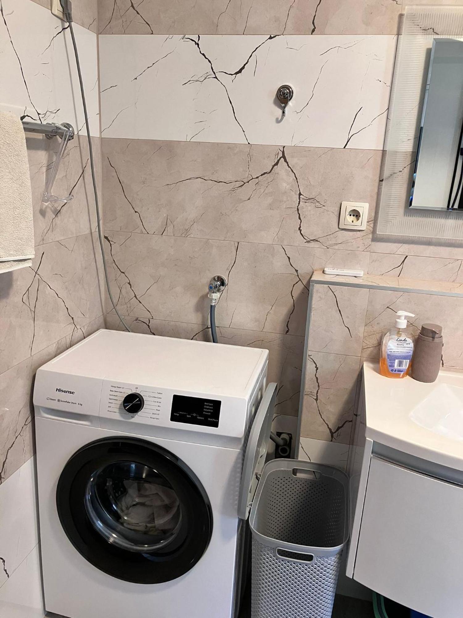 App Martina Apartment Драмал Екстериор снимка