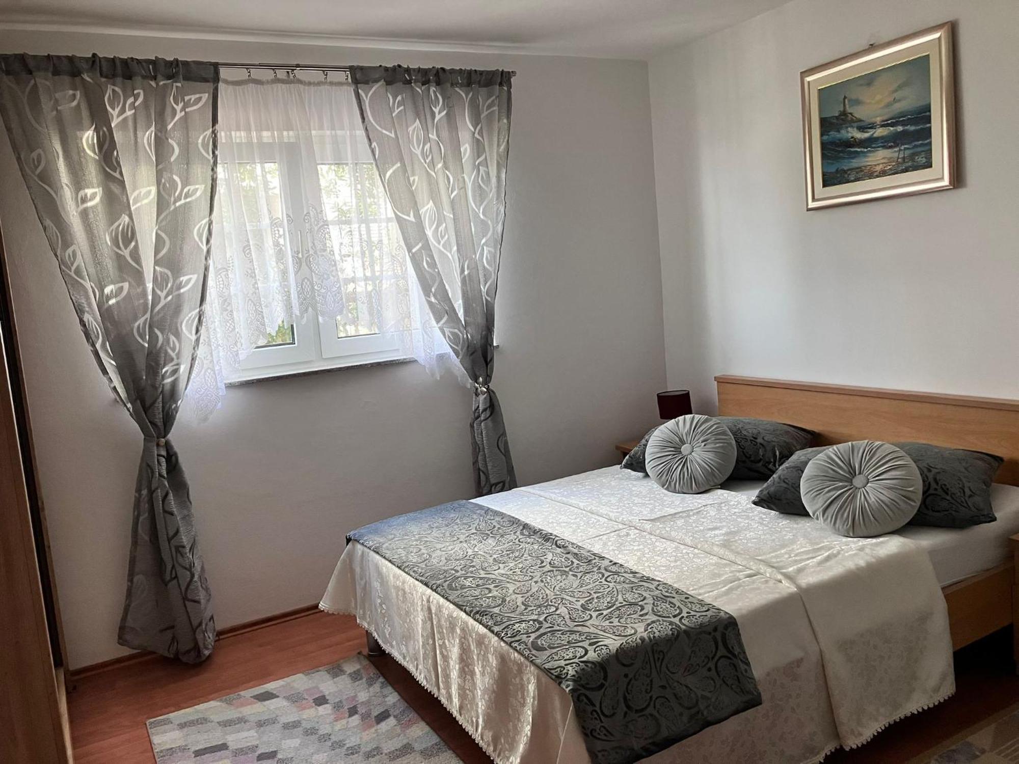 App Martina Apartment Драмал Екстериор снимка