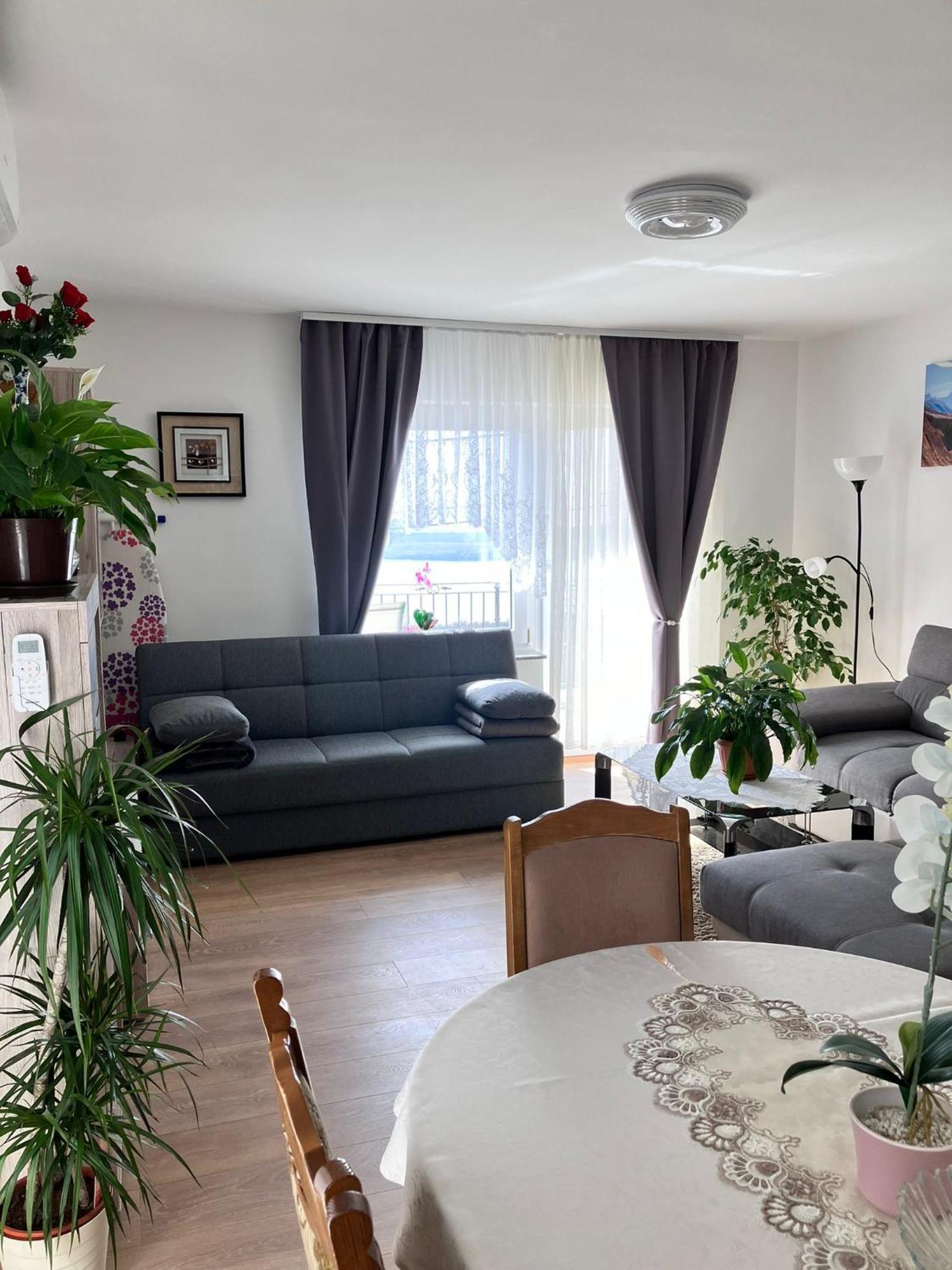 App Martina Apartment Драмал Екстериор снимка