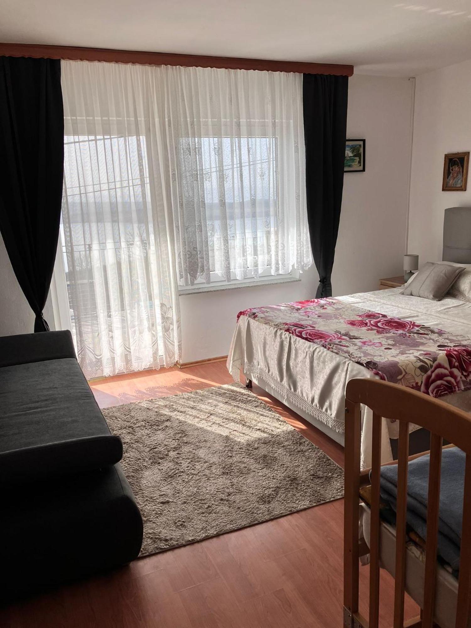 App Martina Apartment Драмал Екстериор снимка
