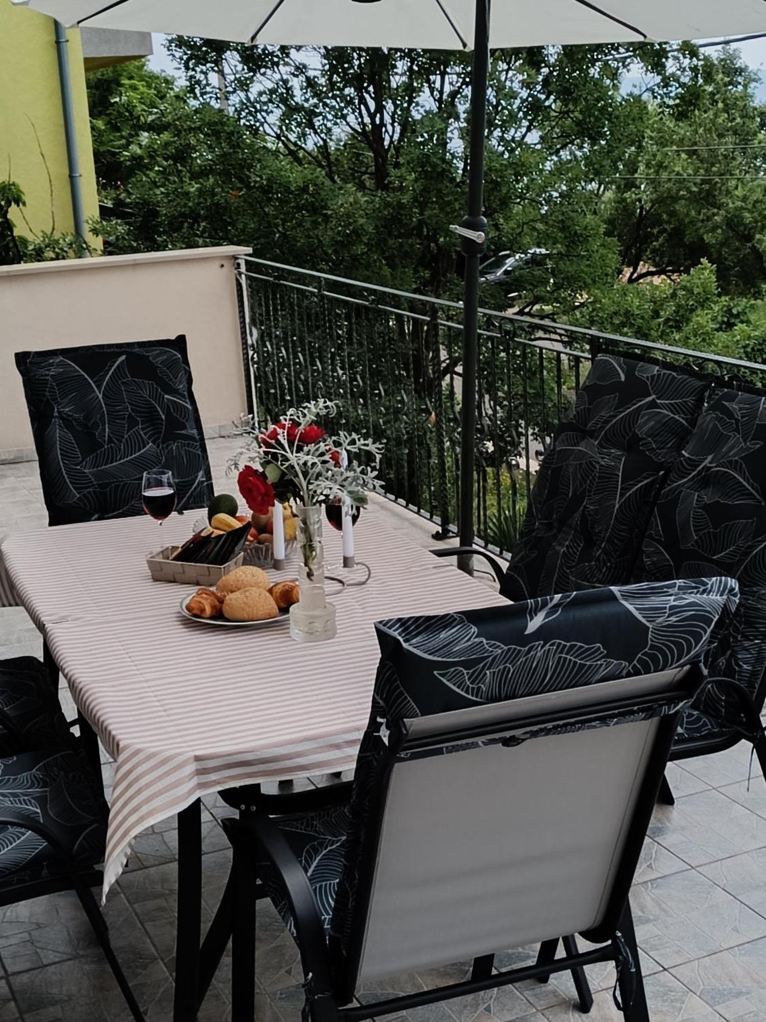 App Martina Apartment Драмал Екстериор снимка